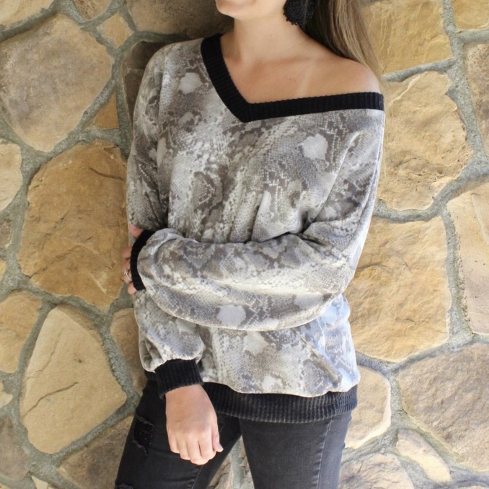 NWT Grayscale Snakeskin Sweater